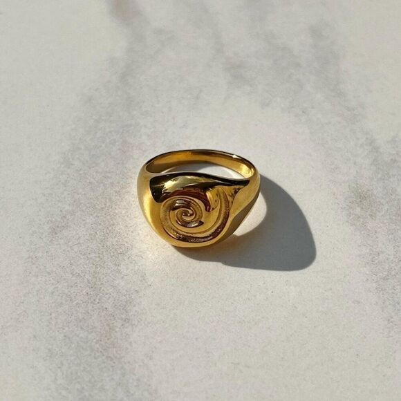 New! “Madrid” Engraved Swirl Chunky Gold Ring - Picture 4 of 6